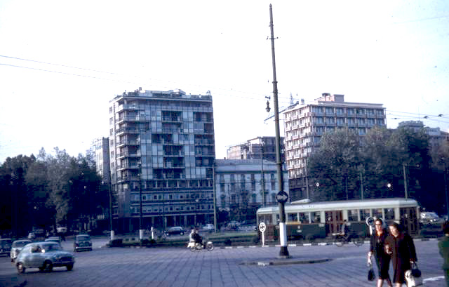 1960 03-359 Milan - Piazza della Republica